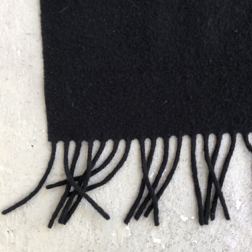 Sutton  Studio  shawl - Picture 2 of 3